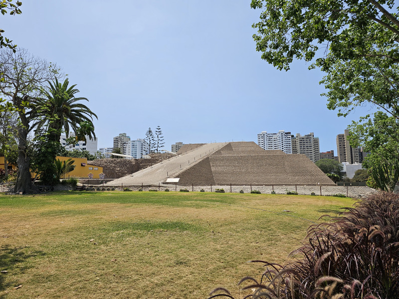 Lima Hullamarca pyramid