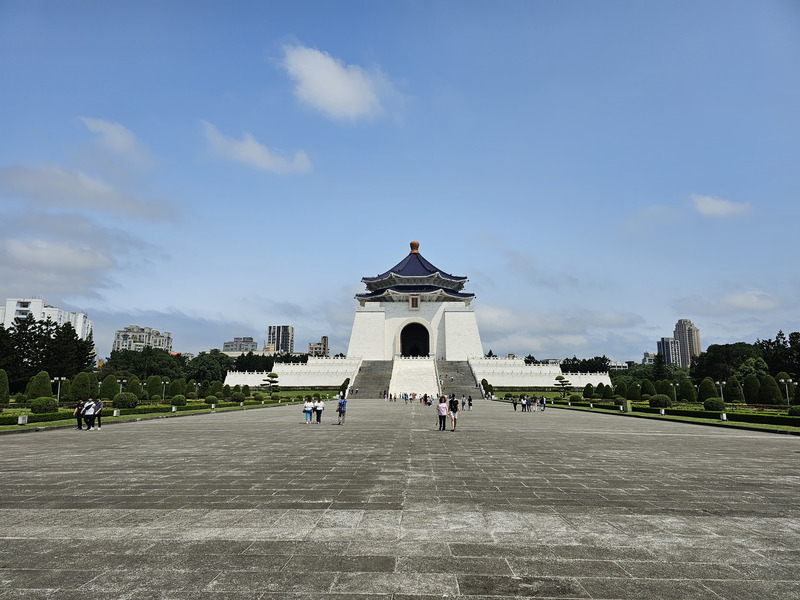 Taipei Chiang Kai-shek Memorial Hall from closer